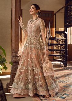 Pakistani Dresses Wedding, Crimson Wedding, Fantasy Wedding Dresses, Hania Aamir, Pakistani Lehenga, Mehndi Outfit, Hania Amir, Long Frocks