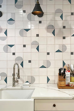 Tiled kitchen wall with light, screen-printed tiles from Smink Studio Clutter Free Kitchen, Japandi Design, Japandi Style, Style Tile, Industrial Buildings