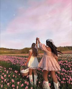 Picnic Dresses, Besties Photoshoot, Three Besties, Fashion Shoots, Picnic Dress, Spring Fits, Fashion Shoot, Cute Photos