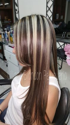 Highlights Brown Hair Blonde Summer 2020, Small Chunky Highlights, White Dyed Hair, Peep Nails, 2023 Hairstyles, Ice Blonde Hair, Y2k Hairstyles