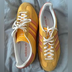 Color- Semi Spark/ Wonder Clay/ Cloud White Never Worn!! Brand New! Size- 11.5w, 9.5m Really Cute Yellow And Pink, Matches With Everything; Just Slimming Down My Closet. Clay Cloud, Aesthetic Hombre, Pink Gazelles, Adidas Gazelles, Pink And Mustard, Adidas Gazelle Indoor, Adidas Yellow, Yellow Adidas, Work Fits