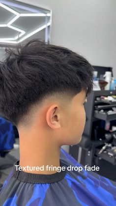 Instagram Rambut Two Block, Hairstyle Low Fade, Skin Fade Boys Haircut, 16 Guard Haircut, Hair Style For Boy, V Taper Fade, Undercut Taper Fade, Low Fade Textured Top, Hiar Stail For Boys