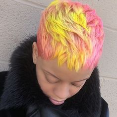 Curly Hair Fade, Hair Color Unique, Cut Life, Bright Hair, Funky Hairstyles, Hairstyle Gallery, Short Hair Color, Hair Shows