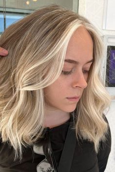 Scandinavian hairline is a blonde bleaching technique trending on social media will give you a sun-kissed look you'll love! Strawberry Blonde Hair Color, Strawberry Blonde Hair, Hair Color Shades, Mom Hairstyles, New Hair Colors, Strawberry Blonde, Making Waves