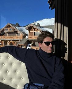 Men’s Winter Aesthetic, Old Money Skiing Outfit, Old Money Ski Outfit, Aspen Mens Style, Mens Skiing Outfit, Old Money Outfits Men Winter Elegant, Old Money Style Winter Men, Snow Men Outfit, Apres Ski Outfit Men