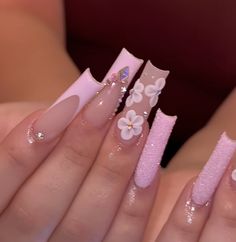 Pink Acrylic Nails Flowers, Latina Nail Designs Pink Short, Pink Latina Nails, Pink Quinceanera Nails, Nail Inspo Latina, Quince Nails Pink, Latina Acrylic Nails Short, Pink Pretty Nails, Latina Nail Designs Pink