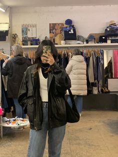 bought my first leather jacket today ;) Leather Jacket Outfit Layers, Boyfriend Leather Jacket, Outfits Aesthetic Leather Jacket, Outfits With Big Leather Jackets, Black Jacket Y2k Outfit, Style Inspiration Leather Jacket, Preppy Leather Jacket Outfit, Casual Outfits With Leather Jacket, Simple Leather Jacket Outfit