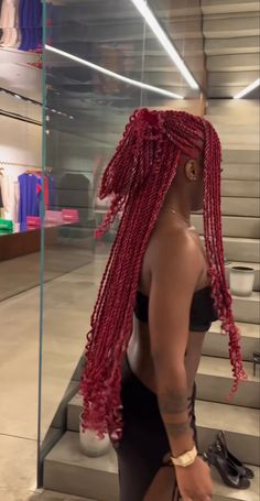 Madison Core Outfits, Red And Pink Passion Twist, Twist Hairstyles Color, Red Twist Braids Hairstyles, Pink Twists Black Women, Braids With Curls Red, 9th Grade Hairstyles Black, Colored Twists, Dark Pink Braids