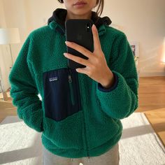 Emily Oberg on Instagram: “Vintage P” Emily Oberg, Patagonia Outfit, Cold Weather Outfits, Mode Inspiration, Fall Winter Outfits, Sweater Weather, Aesthetic Clothes