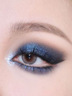 Eyeshadow look collection Sliver Makeup, Navy Eye Makeup, Navy Blue Makeup, Navy Makeup, Eyeshadow Inspiration, Silver Eye Makeup, Blue Makeup Looks, Windows To The Soul, Silver Makeup