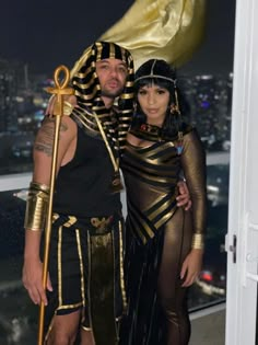 Cleopatra And Pharoah Costume, Pharoah Costume, Halloween 2023 Costumes, Halloween Couple Costume Ideas, Egypt Party, Costume For Couples, 2023 Costumes, Cleopatra Makeup, Egyptian Halloween