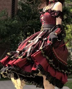 Красное платье с чёрным Old Fashion Dresses, Fantasy Dress, Other Outfits, Gothic Outfits, Really Cute Outfits, Fancy Outfits, Cosplay Outfits, Lolita Dress