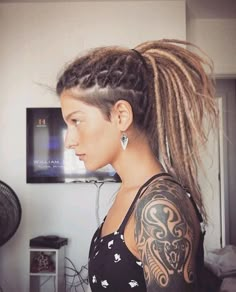 Dreadlocks Girl, Undercut Long Hair, Dread Head, Dreads Girl, Beautiful Dreadlocks, Hair Tattoo, Dreads Styles, Side Hairstyles