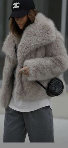 Emma Style, Casual Outfit Inspiration, Winter Chic, Fake Fur, Street Style Winter, Fur Jacket, Autumn Winter Fashion, Beautiful Outfits, Style Me