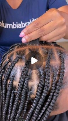 Afrobraider Murcia on Instagram: "Knotless Braids Tutorial #trenzasmurcia #trenzasprofesional #knotlessbraids #trenzasafricanas #hairstyles #braidermurcia #afrobraider #highlights #braidstyles"