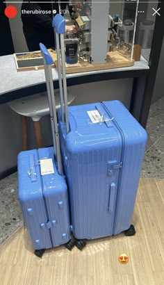 Blue Luggage Aesthetic, Rimowa Luggage Blue, Rimowa Luggage, Blue Luggage, Blue Suitcase, ليلو وستيتش, Creative School Project Ideas