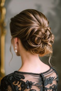 A classic updo with loose strands, exuding elegance and sophistication. Ideal for formal events, this hairstyle encapsulates the grace and poise of the 40-year-old woman. Click below to see more! Cute Fall Hairstyles, Loose Chignon, Half Up Curls, Long Sleek Hair, Mother Of The Bride Hair, Twisted Updo, Updos For Medium Length Hair, Chic Hairstyles, Sleek Hairstyles