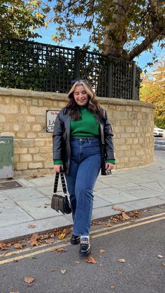 love a bit of dark denim in autumn / winter. Jeans are old Monki Zamo jeans 🥰 Black Faux Leather Jacket Outfit, Denim Outfit Fall, Outfit For Autumn, Black Leather Jacket Outfit, Plus Size Leather Jacket, Workplace Fashion, Leather Jacket Outfit