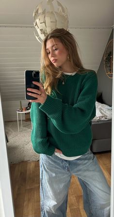 Different Styles For Women, Classic Elevated Style, Colorful Simple Outfits, Cute Outfits Winter Aesthetic, Warm Winter Outfits Layers, Casual Nice Outfit, Europe Fall Fashion, Dark Green Outfits, Casual Cozy Outfits