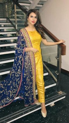 Modern Punjabi Outfits, Henna Party Dress, Yellow Party Dresses, Mehndi Outfit, Punjabi Outfits, Indian Designer Suits, Henna Party, Pakistani Fashion Party Wear, Pakistani Dresses Casual