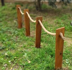 a rope is attached to wooden posts in the grass