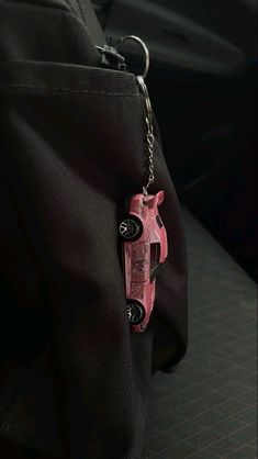 Room Inspo Decor, Mochila Jansport, Pink Keychain, Car Deco, Pink Car, Cute Little Things, Essential Bag, Car Keychain, Everyday Bag