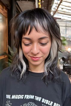 Feminine Pixie Haircut Fine Hair, Summer Curly Hairstyles, Pixie Haircut Fine, Haircut Fine Hair, Hairstyles Vacation, Short Pixie Bob Haircuts, Hair For Beginners, Pixie Haircut Fine Hair, Color Block Hair