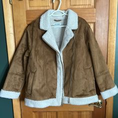 New Without Tags Brown Sherpa Lined Coat From Old Navy. Very Warm. Size Large. White Faux Fur Coat, Black Peacoat, Xmas 2024, North Face Vest, Cropped White Jeans, Collarless Jacket, Suede Blazer, Womens Puffer Vest, Crop Jean Jacket