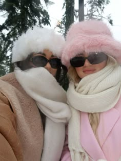 Easy Winter Outfits, Celine Eyewear, Snow Outfits, Simple Winter Outfits, Casual Winter Outfit, Look Rose, Winter Fashion Outfits Casual, Snow Outfit