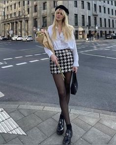 Tweed Skirt Outfit Aesthetic, Tweed Skirt Outfit Casual, Houndstooth Skirt Outfit Winter, Tweed Skirt Outfit Winter, Houndstooth Skirt Outfit, Tweed Skirt Outfit, Germany Outfits, Jenny Humphrey, Nate Archibald