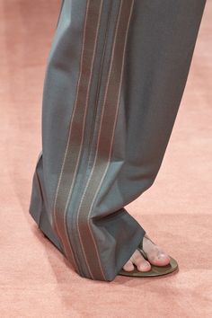 Kendall Jenner Chanel, Kim K Style, Trousers Details, Jenner Style, Couture Details, Pants Design, Runway Fashion