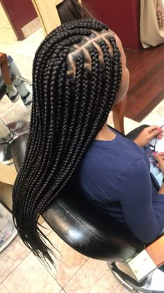 Follow @icyflameinfluence for more pins❄️🔥 Medium Hair Braids, Medium Box Braids, Blonde Box Braids, Twisted Hair, African Hair Braiding Styles, Long Box Braids, Box Braids Hairstyles For Black Women, Braids Hairstyles Pictures, Twist Braid Hairstyles