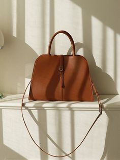 Luxury Bag Photography, Purse Product Photography, Hand Bag Photography, Bags Photography Ideas, Bag Shoot Ideas, Leather Bag Photography, Handbag Photoshoot Ideas, Bag Photography Ideas, Purse Styling