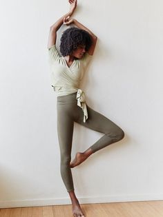 Career Girl Daily, Outfit Leggings, Outfit Essentials, Yoga Iyengar, Lifestyle Model, Yoga Style