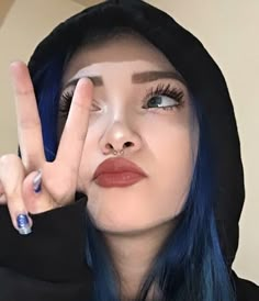 Blue Hair Tumblr, Blue Hair Aesthetic, Black Hair Aesthetic, Blue Black Hair, Army Girlfriend Pictures, Grunge Outfit, Aesthetic Grunge Outfit, Hair Aesthetic