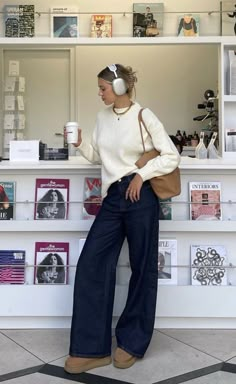 Stockholm Autumn Outfits, Tennis Shoe Work Outfit, Wide Leg Fall Outfit, Aesthetic Basic Outfits, Stockholm Winter Outfit, Pnw Outfit, Modest Winter Fashion, Look Adidas, Blue Jean Outfits