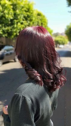 Wine Red Hair, Hair Dyes, Hairstyles For Layered Hair, Hair Things, Cherry Cola, Dye Colors, Hairstyle Inspo, Auburn Hair