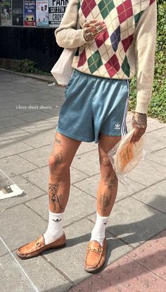 Kelly Green Shorts Outfit, Mens Summer Outfits 2024 Streetwear, Mens Outfits Streetwear, Polo Shirt Outfits, Mens Shorts Outfits, Black Men Street Fashion, Chill Fits, Paris Outfits