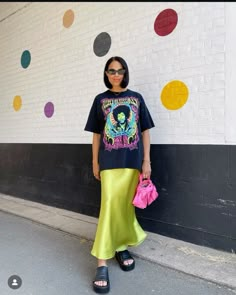 Band Tee Festival Outfit, Streetstyle Outfit Summer, Band T Shirt Outfit, Outfit Band, Graphic T Shirt Outfit, Graphic Tshirt Outfit, Outfit London, Summer Thrift, Wardrobe Overhaul