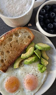 Whole30 Breakfast Recipes, Fashion Outfits Dresses, Food Combinations, Paleo Recipes Breakfast, Outfits Dresses, Food Combining, Weird Food, Vegetarian Breakfast, Hearty Breakfast