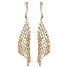 Just in time for the holidays! All eyes will be on you when wearing these luxurious diamond dangle earrings! Having 2.84 Cttw of fine diamonds each individually set and intricately assembled in the sail shaped mesh which sways with your every move to catch the light and twinkle! Made from rich 18 karat yellow gold and suspended from mini diamond huggie hoops for the ultimate comfort! Complementary signature wrapping and presentation box included. Follow CAMPANELLI & PEAR storefront to stay updat Diamond Dangle Earrings, Vs Diamond, Diamond Hoop Earrings, Timeless Jewelry, All Eyes, Bezel Diamond, Modern Earrings, Just In Time, Modern Jewelry