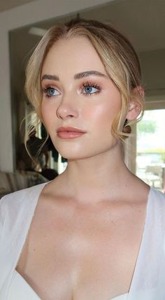 Cool Toned Natural Makeup, Bridal Hair For Large Forehead, Very Simple Bridal Makeup, Rosy Makeup Wedding, Bridesmaid Makeup Natural Green Eyes, White Wedding Makeup Look, Fair Skin Natural Makeup, Fair Skinned Makeup, Business Makeup Look Natural