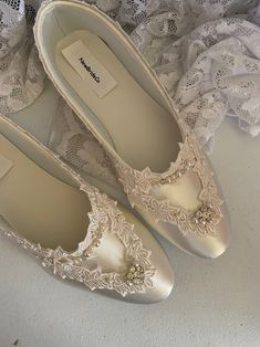 Ivory Wedding Flat Shoe USA Lace Pearls Crystalsballet Style - Etsy Elegant Embellished Ballet Flats, Elegant Embellished Flat Ballet Flats, Embellished Elegant Ballet Flats, Elegant Ballet Flats For Wedding, Elegant Wedding Ballet Flats With Round Toe, Elegant Almond Toe Ballet Flats For Wedding, Elegant Round Toe Ballet Flats For Wedding, Pearl Embellished Wedding Flats, Elegant Pointed Toe Ballet Flats For Wedding