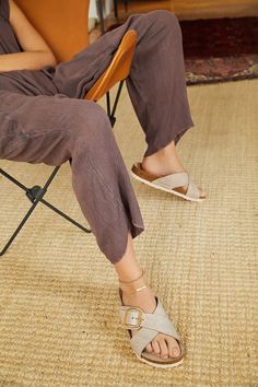 Slip On Sandals Outfit, Big Buckle Birkenstock, Birkenstock Siena, Mayari Birkenstock, Birkenstock Sandals Outfit, Buckle Outfits, Block Sandals, Comfy Sandals