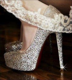 Glamour, Glitter, & Gold <3 Estilo Real, Sparkly Heels, Christian Louboutin Heels, Glam Wedding, Wedding Heels, Cute Shoes