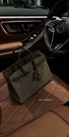 Purse In Car Aesthetic, Luxury Handbags Aesthetic, Hermes Bags Aesthetic, Classy Asthetics, Birkin Bag Aesthetic, Luxury Bags Aesthetic, Designer Bags Aesthetic, Birkin Bags, Classy Lifestyle