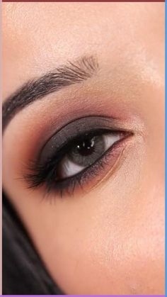 shadow placement for hooded eye shape Eye Makeup Ideas Smokey, Beautiful Smokey Eye Makeup, Eyeshadow Looks Basic, Soft Smokey Eye Makeup Brown Eyes, Smokey Eye Makeup Palette, Eye Makeup Smokey Natural, Smokey Natural Eye Makeup, Black Smoky Eyes Makeup Looks, Party Look Eye Makeup