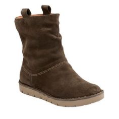 Women's Black Clarks Un Asburn Suede Slouch Boots Msrp $180 Ultra-Soft Suede Boot That Feels As Cool As It Looks. Featuring A Laidback Attitude, Slouchy Shape, Topstitching Details & Convenient Side Loops, This Understated Style Is Soft, Lightweight & Breathable Thanks To An Innovative Air Circulation System To Keep Feet Cooler & Dryer. It's Finished With A Flexible Groove Outsole That Yields To Your Foot's Natural Movement & A Molded Ortholite Comfort Footbed. Suede Upper Leather Lining Suede Slouch Boots, Midcalf Boots, Black Clarks, Slouch Boots, Womens Khakis, Frye Boots, Slouched Boots, Wide Shoes, Shoe Boot Sandals