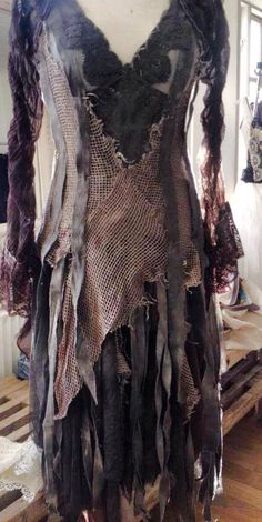 mori-witch: “ i love rawrags http://www.rawrags.dk/180812456 dark mori girl - mori witch clothing ” Vodoo Costumes Diy, Ragged Dress, Macbeth Costumes, Tattered Clothes, Tattered Dress, Post Apocalyptic Fashion, Witch Costumes, Boho Mode, Dark Mori