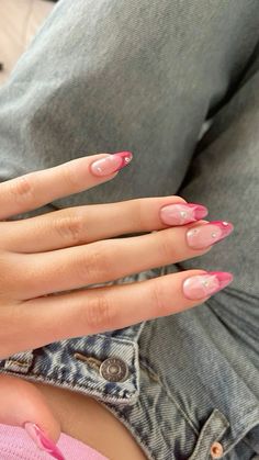 Long Almond Star Nails, Cinzia Bayliszullo Nails, Summer 2024 Nails Ideas, Pink And White Nails Almond, Simple Summer Almond Nails, Nail For Summer 2024, Cute Pink Nails Almond, Summer Nail Design 2024, Almond Pink Nails Design